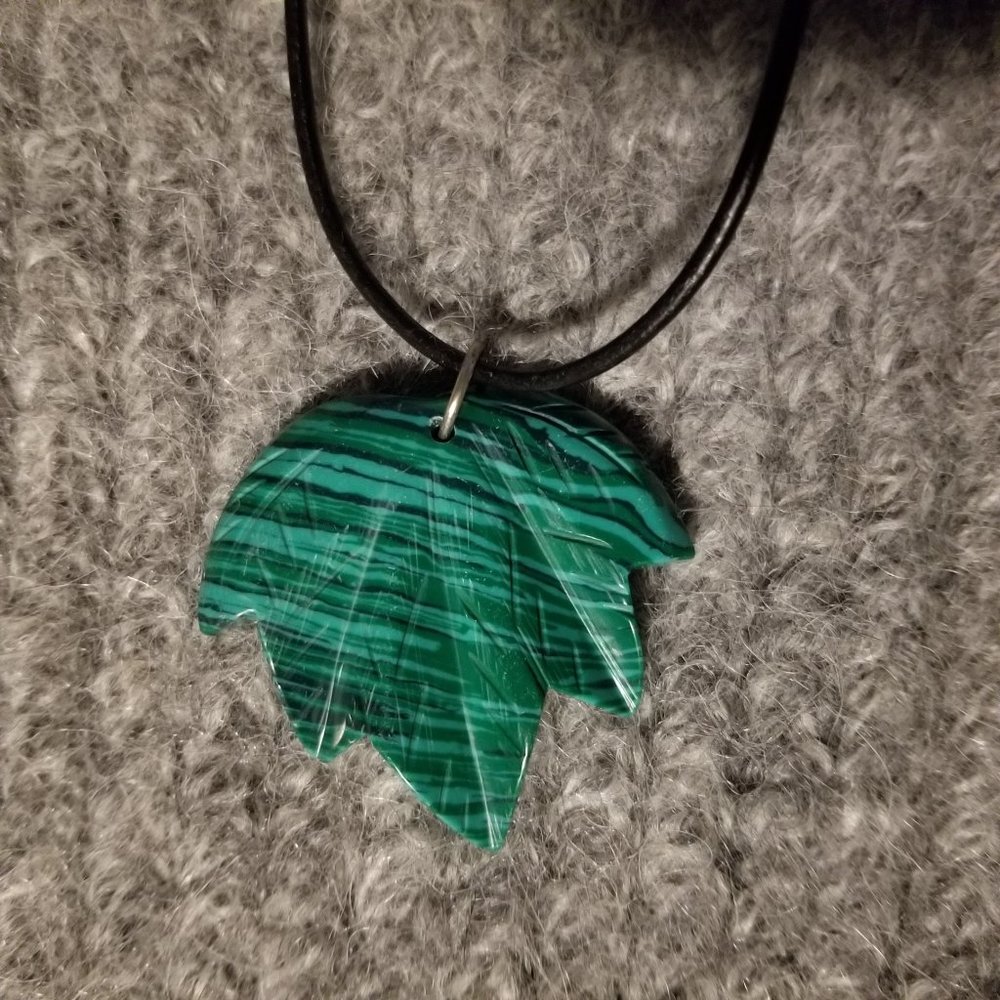 Malachite gemstone leaf pendant, NWOT, black cord, artisan, unisex